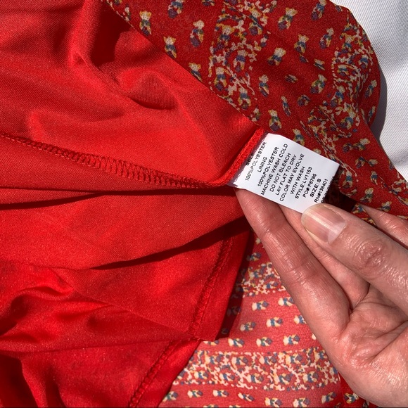 Romantic and flowy red wrap dress - Picture 6 of 6